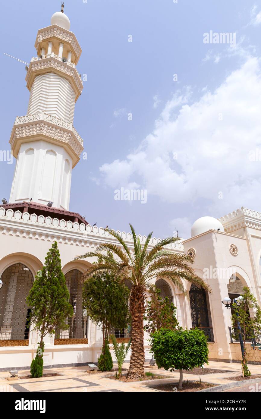Sharif Hussein bin Ali Moschee außen, Aqaba, Jordanien. Vertikales Foto Stockfoto