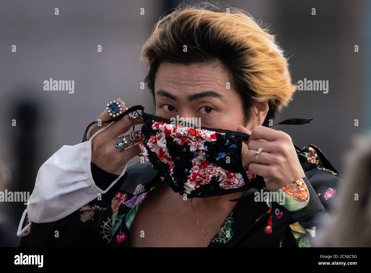 London Fashion Week. Designer, Fashionistas, Blogger und Modestudenten kommen in Covent Garden an. London, Großbritannien. Stockfoto