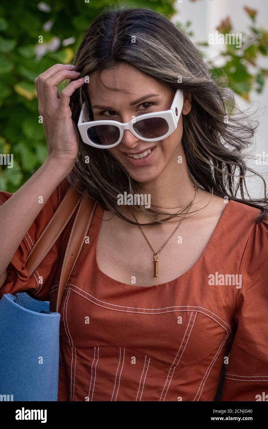 London Fashion Week. Designer, Fashionistas, Blogger und Modestudenten kommen in Covent Garden an. London, Großbritannien. Stockfoto