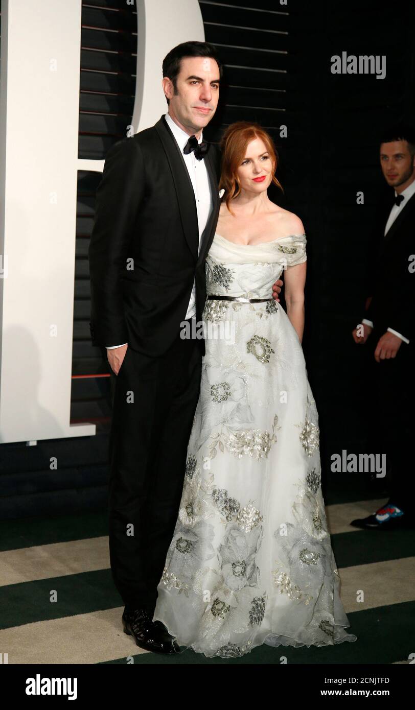 Schauspieler Sacha Baron Cohen Und Seine Frau Schauspielerin Isla Fisher Kommen Am 28 Februar 2016 Zur Vanity Fair Oscar Party In Beverly Hills Kalifornien Reuters Danny Moloshok Stockfotografie Alamy