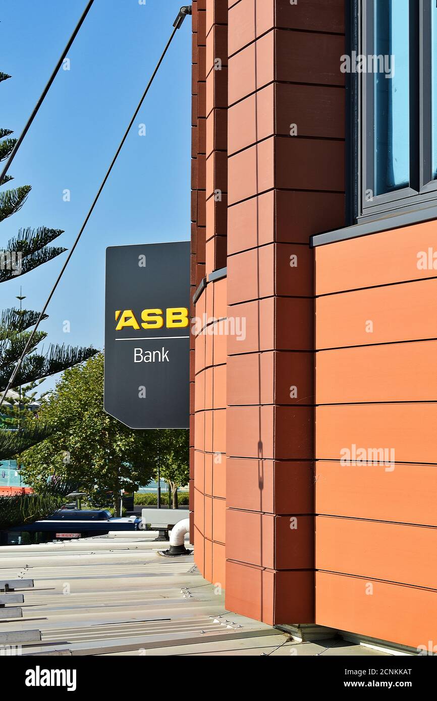 AUCKLAND, NEUSEELAND - 19. Apr 2019: Auckland / Neuseeland - 19 2019. April: Blick auf das ASB Bank Gebäude im Botany Town Center Stockfoto