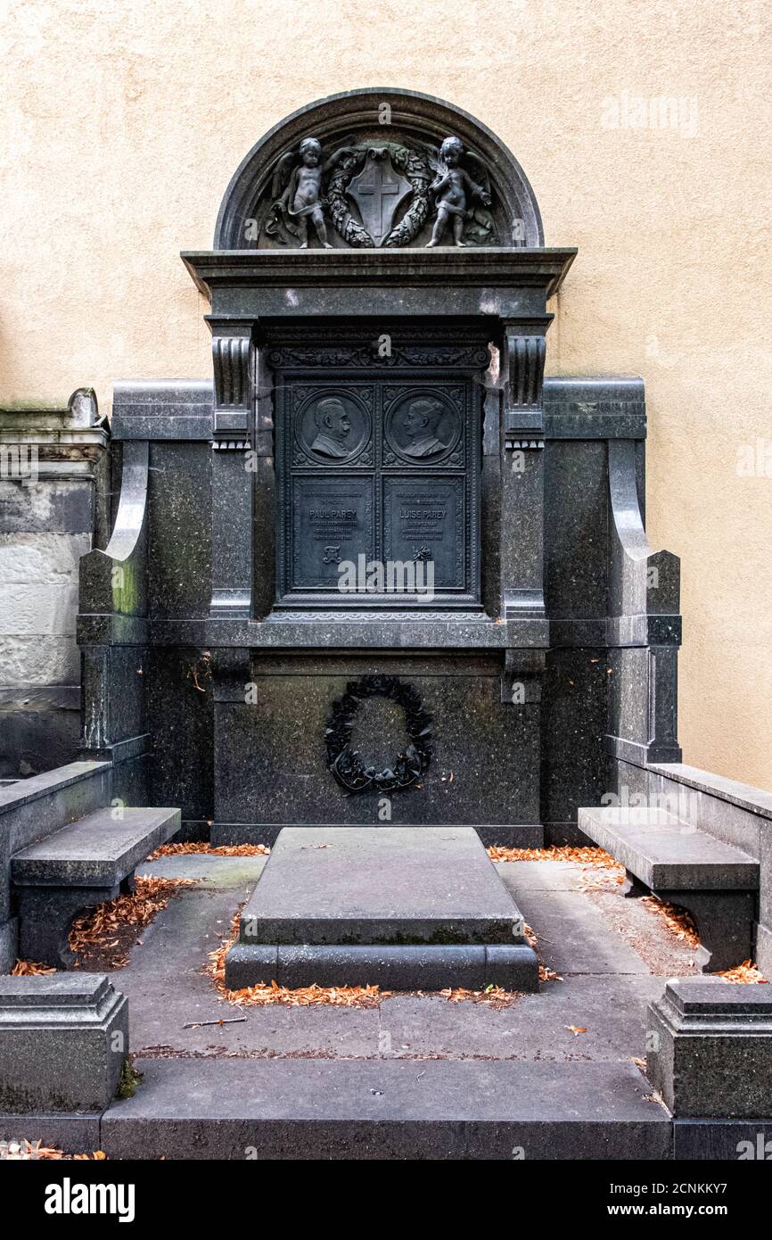 Alter St. Matthäus Kirchhof .Alter Matthäus-Friedhof,Schöneberg-Berlin.Paul & Luise Parey Grab Stockfoto