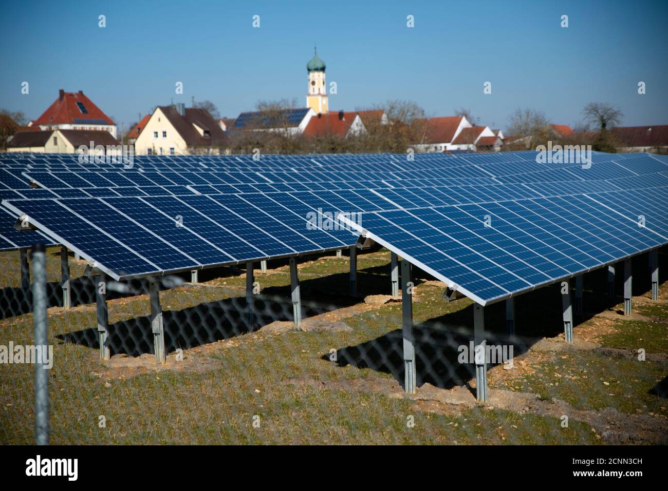 Solarfeld in Bollstadt, Bayern, Deutschland Stockfoto