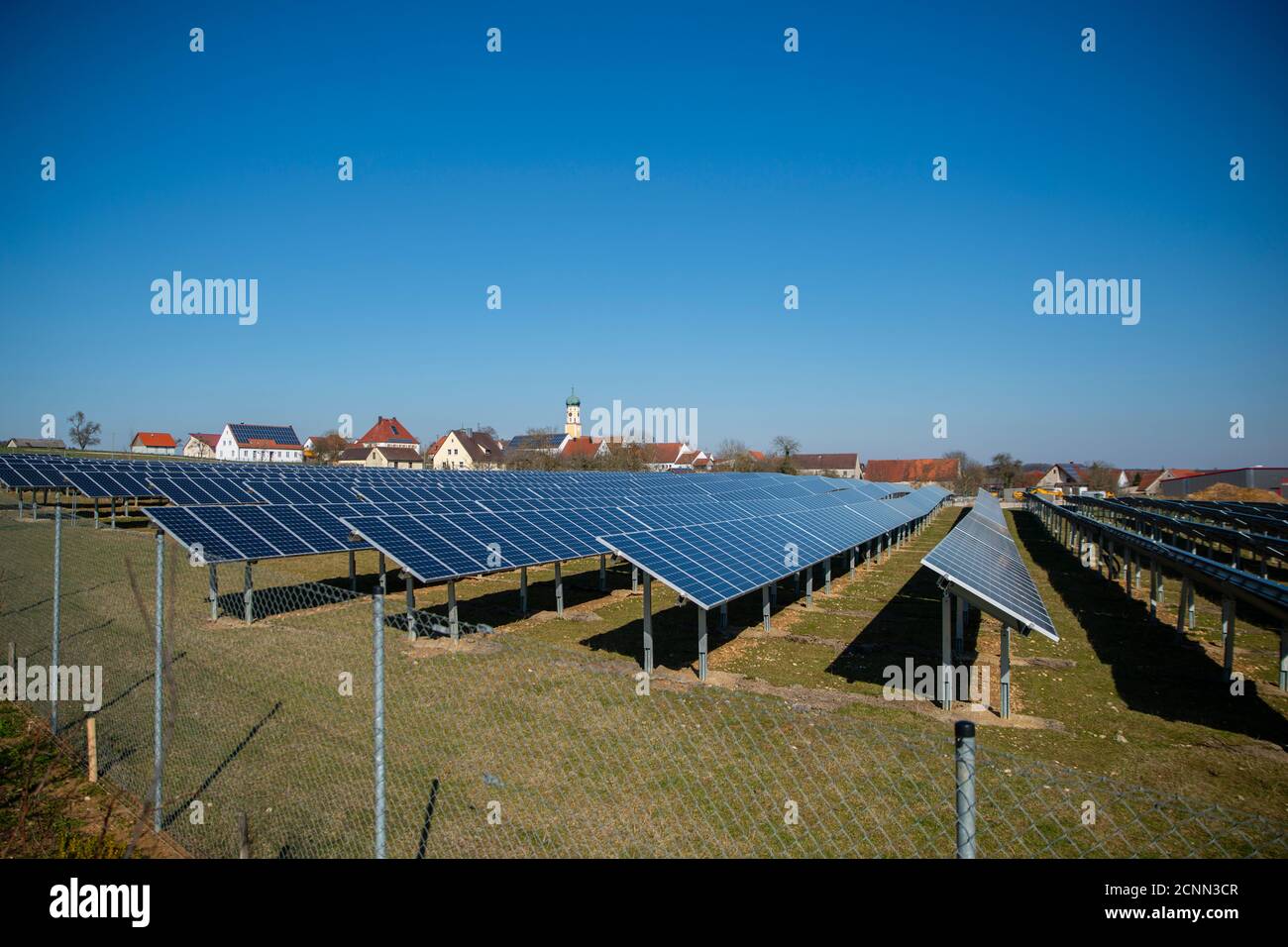 Solarfeld in Bollstadt, Bayern, Deutschland Stockfoto