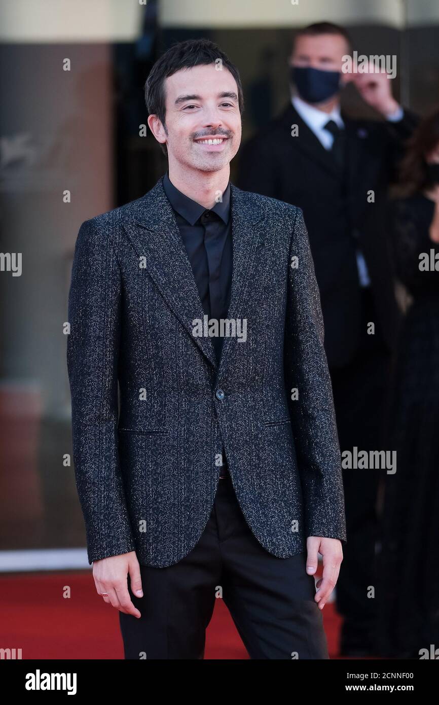 Palazzo del Cinema , Lido, Venedig, Italien. 12. September 2020. Diodato posiert auf dem roten Teppich für die Abschlusszeremonie und das Finale. . Bild von Julie Edwards./Alamy Live News Stockfoto