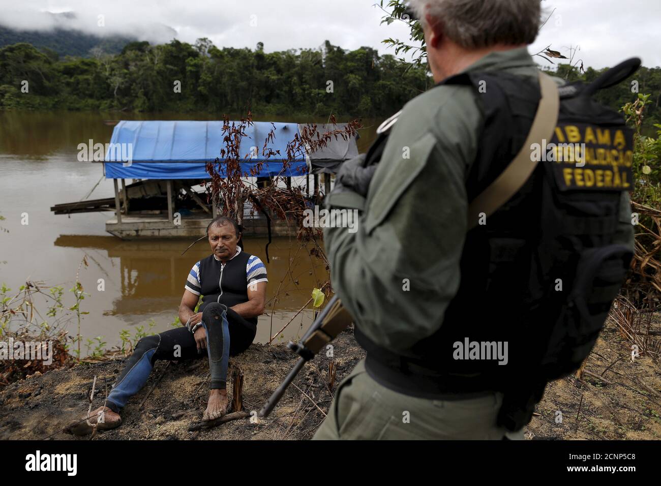 Illegal gold mining quecksilber -Fotos und -Bildmaterial in hoher ...