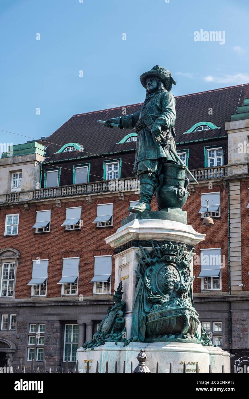 Die Bronzestatue von Niels Juel am Holmen Kanal im Zentrum von Kopenhagen, Dänemark Stockfoto