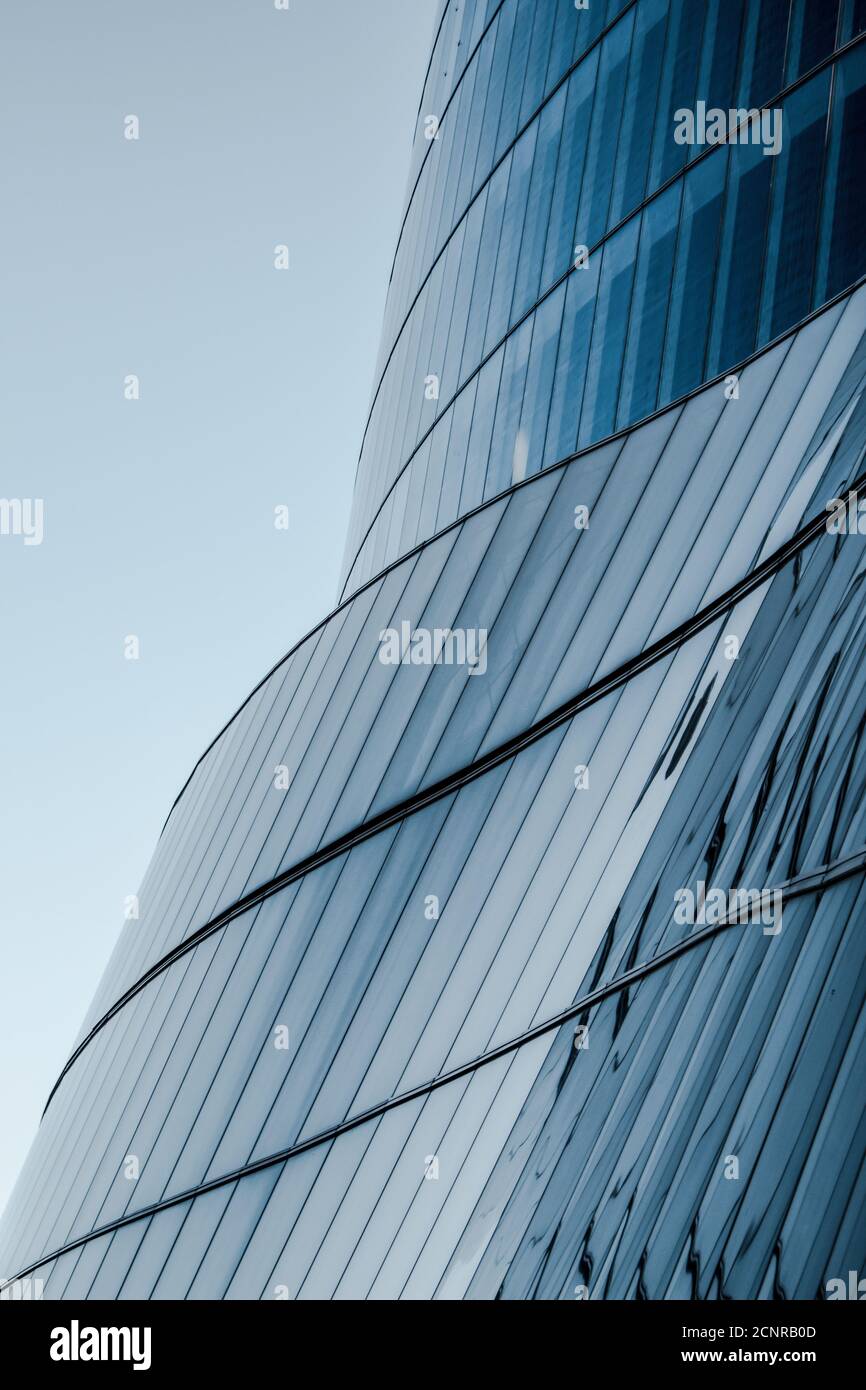 Blaues Gebäude in der Perspektive. Stockfoto