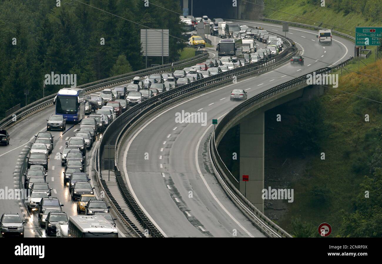 Gotthard Tunnel Stau