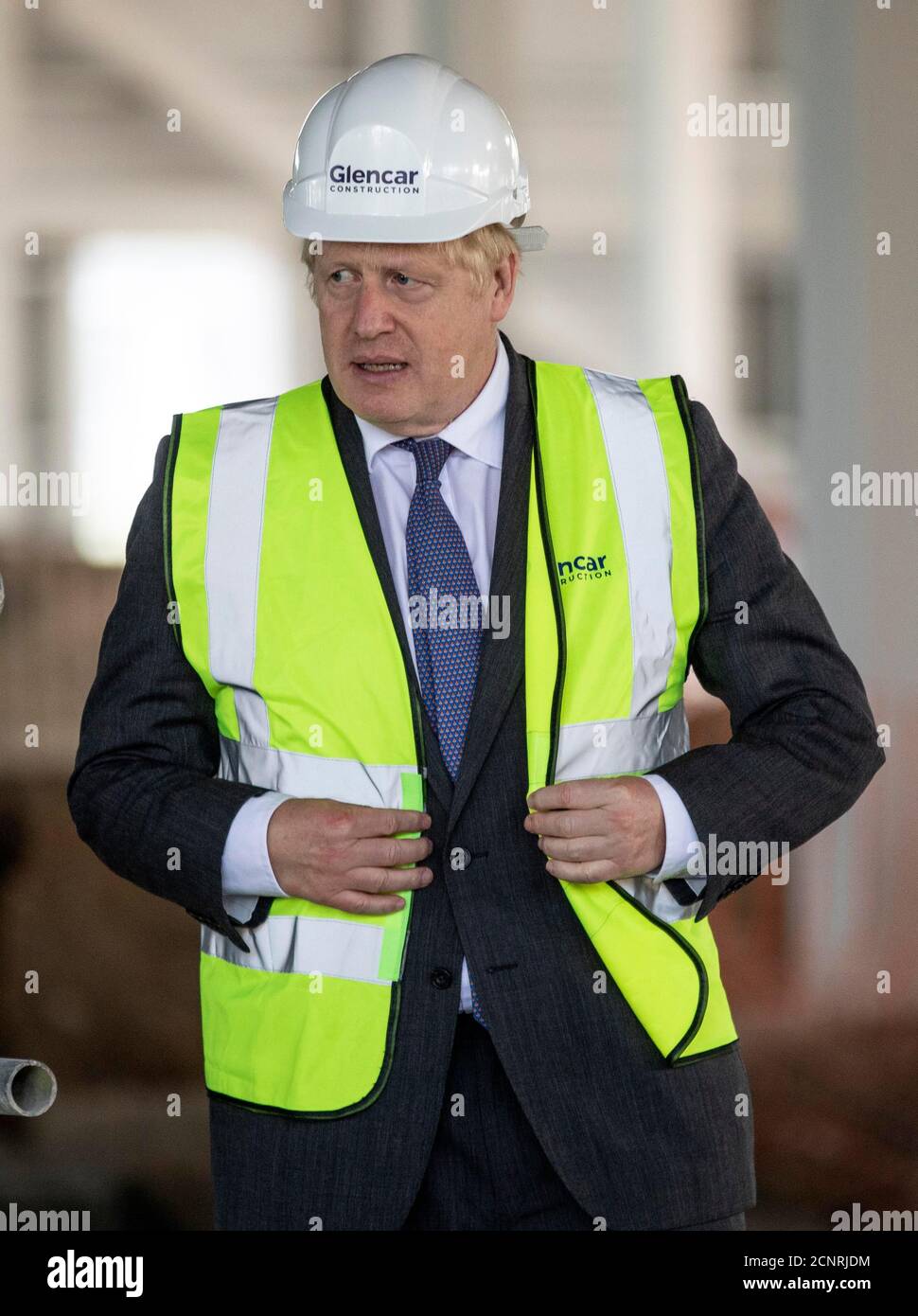 Premierminister Boris Johnson besucht die Baustelle des neuen Vaccines Manufacturing and Innovation Center (VMIC), das derzeit auf dem Harwell Science and Innovations Campus in der Nähe von Didcot gebaut wird. Das Gebäude wird für die Herstellung von Impfstoffen für Covid-19 gebaut und soll im nächsten Sommer eröffnet werden. Stockfoto