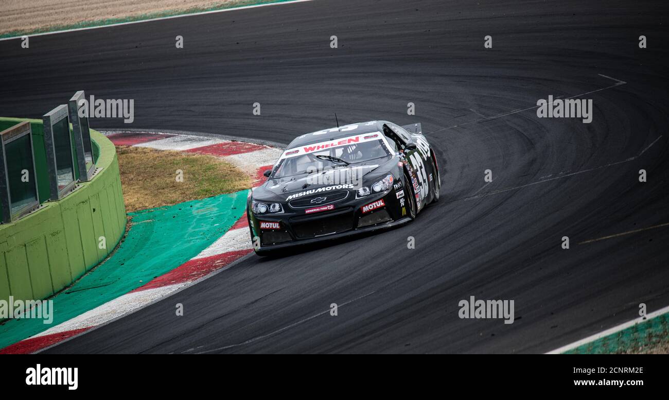 Vallelunga, Rom, Italien, 11. september 2020. Amerikanisches Fest von Rom. Euro Nascar Rennwagen Chevrolet Camaro in Aktion an der Wende Stockfoto