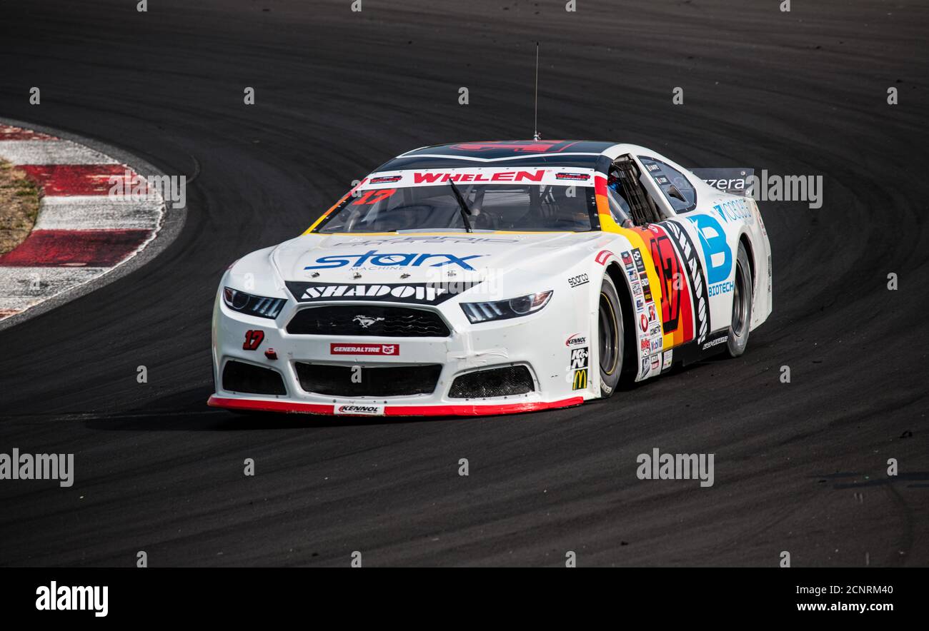 Vallelunga, Rom, Italien, 11. september 2020. Amerikanisches Fest von Rom. Euro Nascar Rennwagen Ford Mustang in Aktion an der Wende Stockfoto