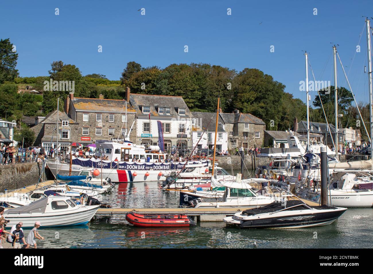 Segelboote, Padstow Harbour, Cornwall, England, August Stockfoto