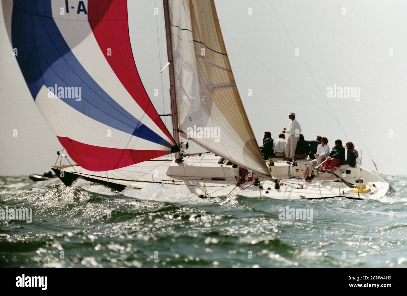 AJAXNETPHOTO. AUGUST 1989. WEST SOLENT, ENGLAND. - ADMIRAL'S CUP 1989 - 4. KÜSTENRENNEN - DAPHNE (ARGENTINIEN) - SKIPPER PEPE FRERS. FOTO:JONATHAN EASTLAND/AJAX REF:ADCR4 890108 153 Stockfoto