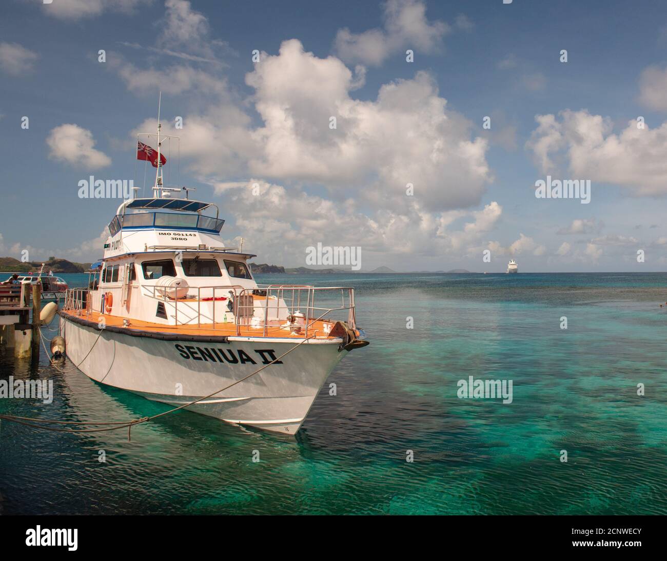 Mystery Island, Republik Vanuatu -- 7. Februar 2016. In Vanuatu liegt ein Pilotschiff, das den British Union Jack fliegt. Stockfoto