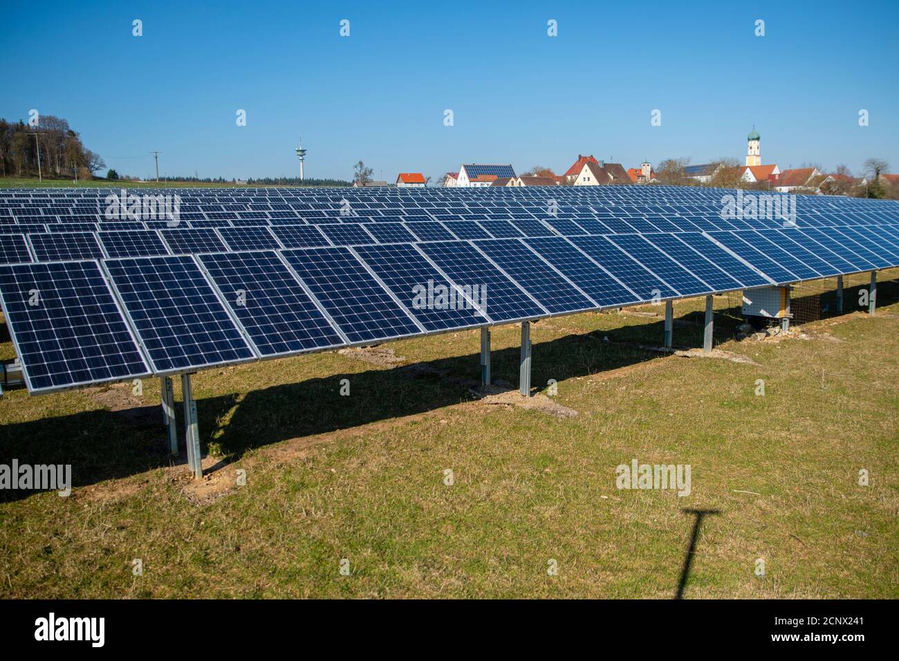 Solarfeld in Bollstadt, Bayern, Deutschland Stockfoto