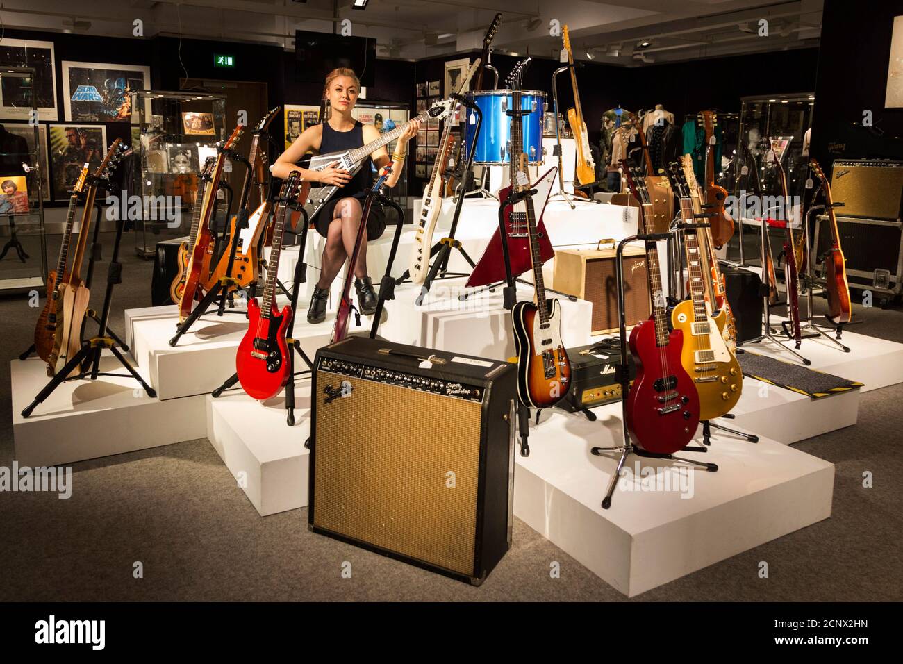 London, Großbritannien. 28. Juni 2016. Gary Moores Sammlung von Gitarren und Amps. Bonhams präsentiert Lose vom bevorstehenden Entertainment Memorabilia Verkauf, der am 29. Juni stattfindet. Stockfoto