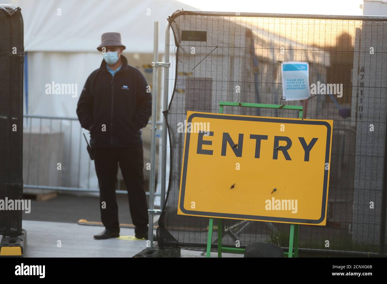 Singage in einem Coronavirus-Testzentrum in Bordesley Green, Birmingham. Stockfoto