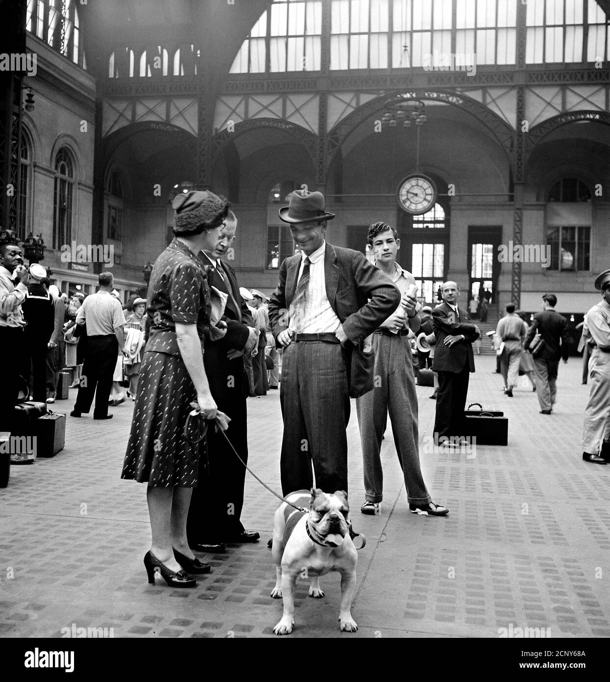 Bahnhof (Pennsylvania) wartet auf Züge 1942 Stockfoto