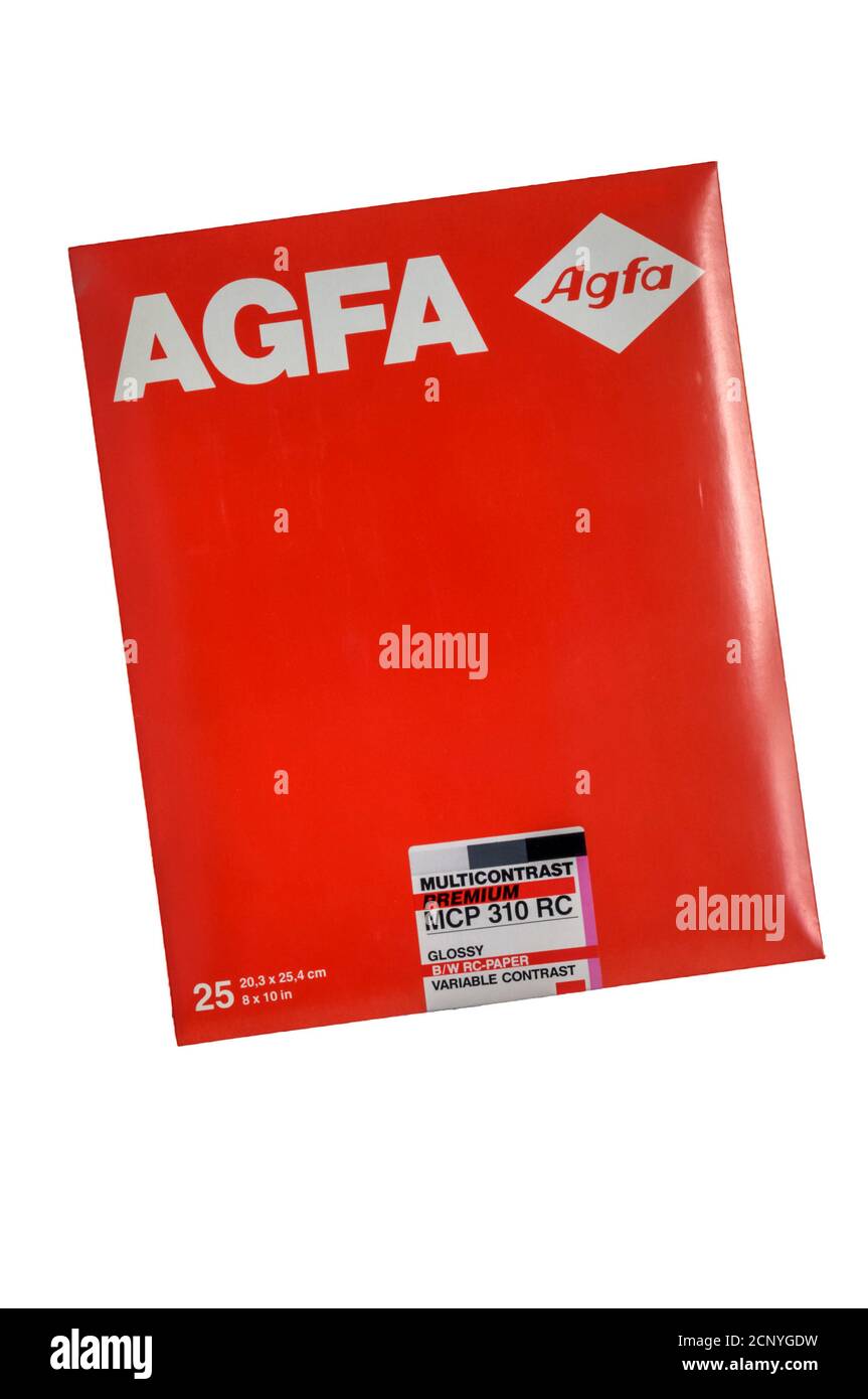 Ein Paket mit Agfa Multicontrast Fotopapier für Schwarzweißdrucke. Stockfoto