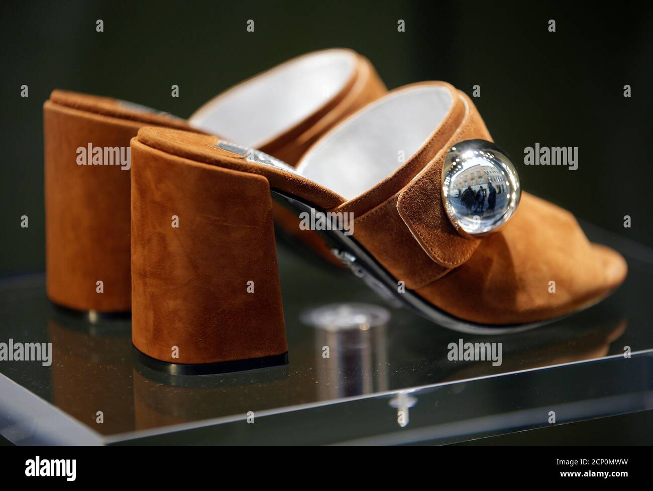 Prada Schuhe Stockfotos und -bilder Kaufen - Alamy
