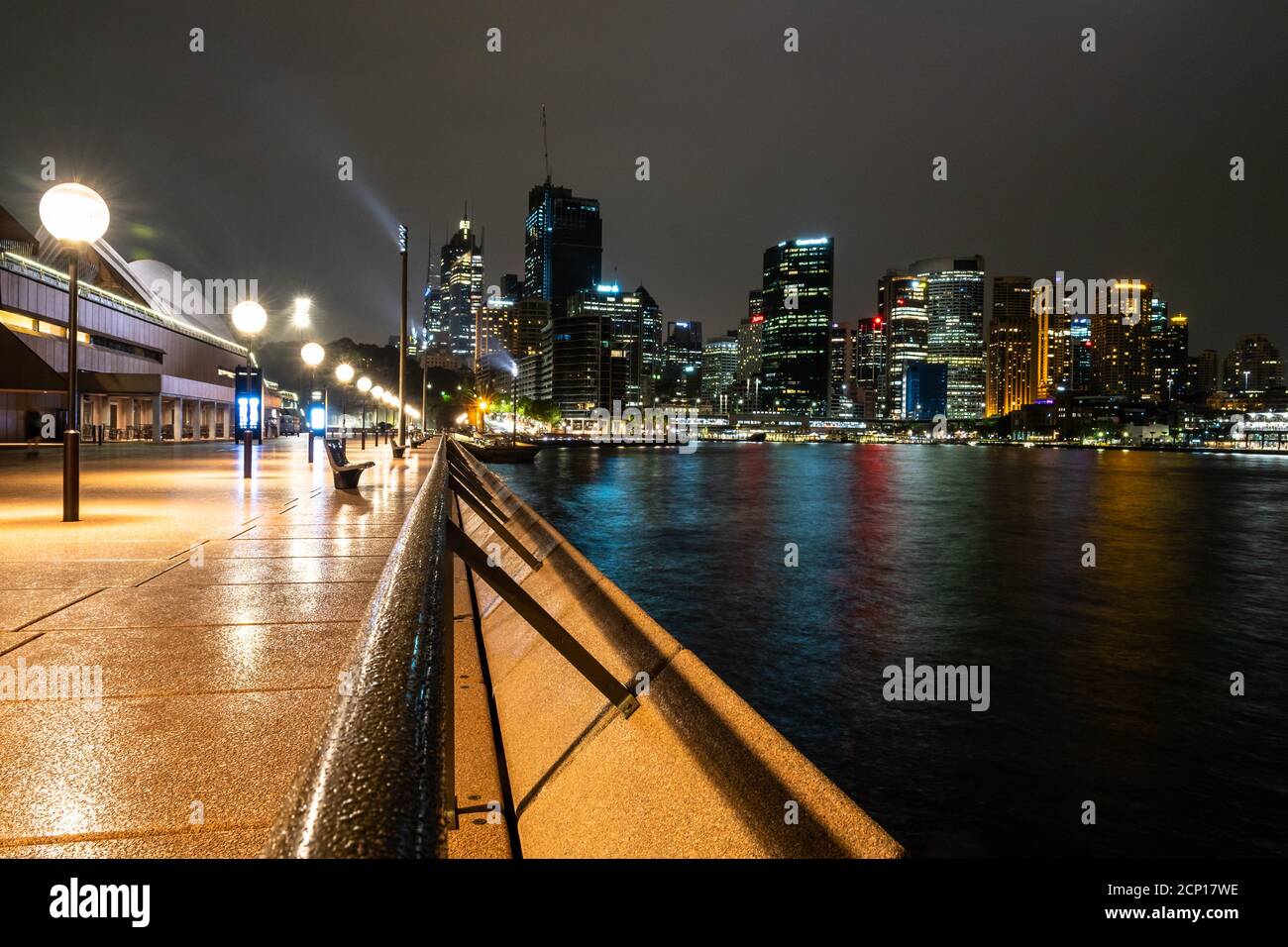 Sidney, Australien - 10 2018: CBD und Circular Quay bei Nacht Stockfoto