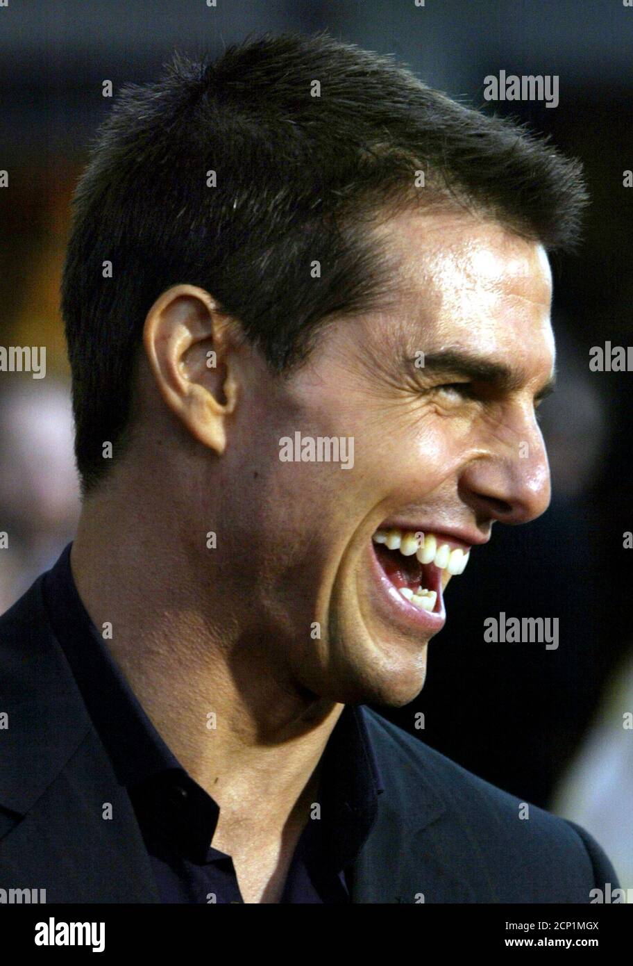 Schauspieler Tom Cruise, Star der neuen Thriller Film "Collateral" posiert  für Fotografen, als er bei der Premiere des Films in Los Angeles 2. August  2004 ankommt. Der Film erzählt die Geschichte von