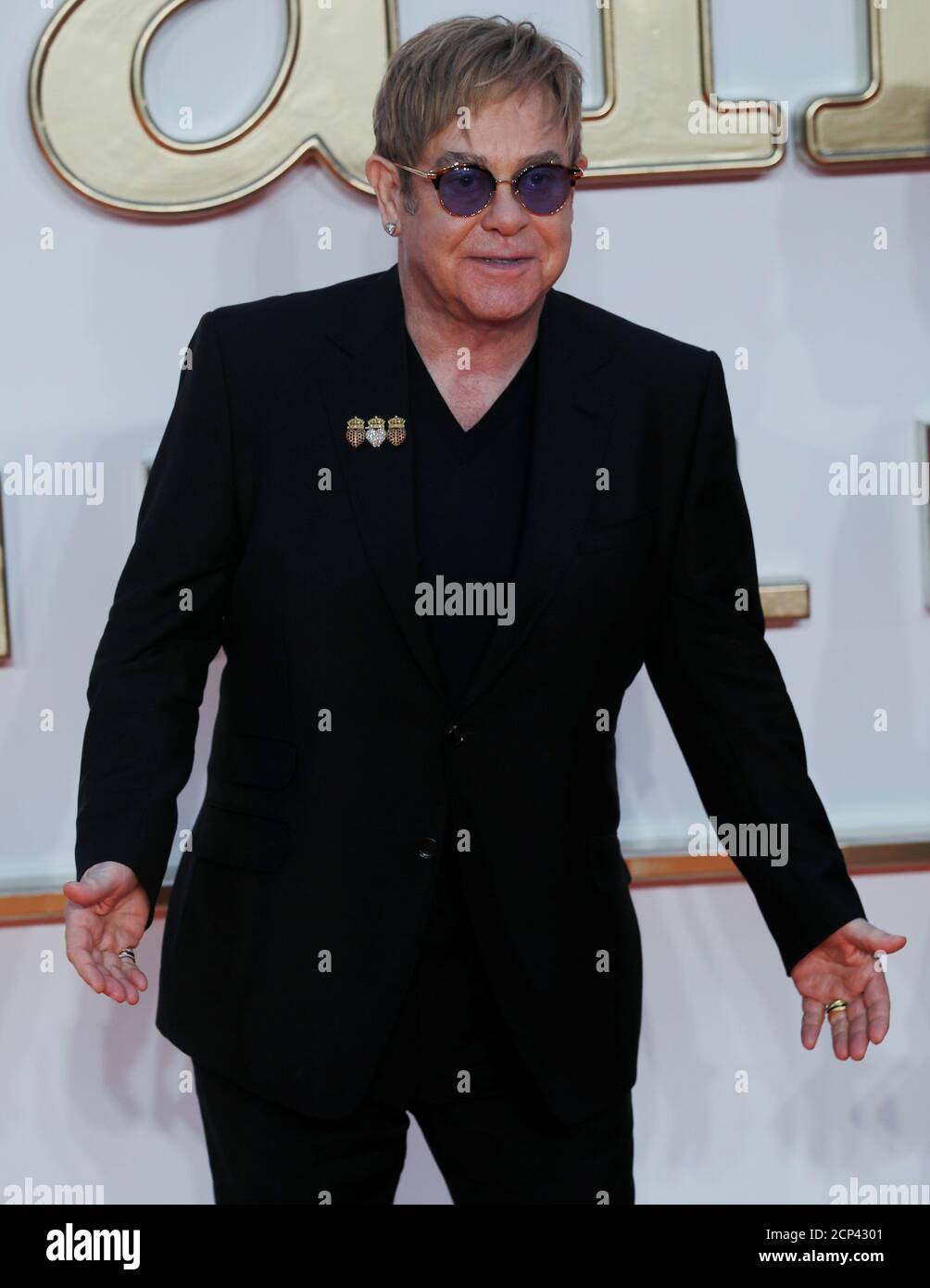 Sänger Elton John kommt zur Uraufführung von 'Kingsman: The Golden Circle' in London, Großbritannien, 18. September 2017. REUTERS/Eddie Keogh Stockfoto
