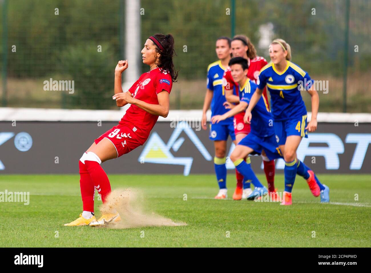 ZENICA, BOSNIEN UND HERZEGOWINA - 17. SEPTEMBER: Nadim aus Dänemark schießt und punktet während des UEFA Women's Euro Qualifying matches zwischen Bosnien und Herzegowina und Dänemark im FF BH Football Training Center am 17. September 2020 in Belgrad, Serbien. (Foto von Nikola Krstic/MB Media/Getty Images) Stockfoto