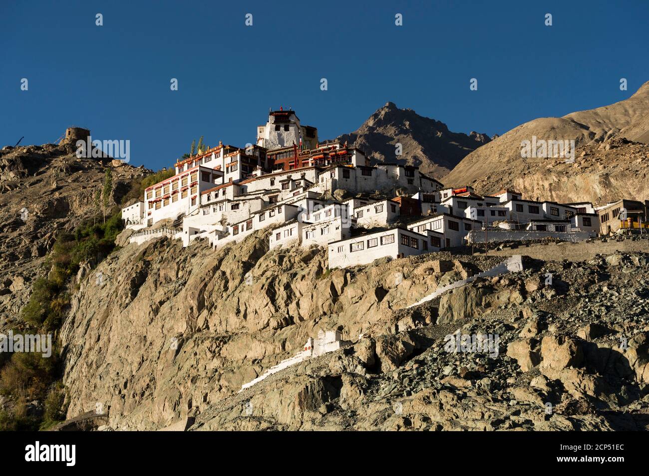 Das Nubra Tal mit dem Dorf Diskit mit dem Kloster Galdan Tashis Chosling Gompa Stockfoto