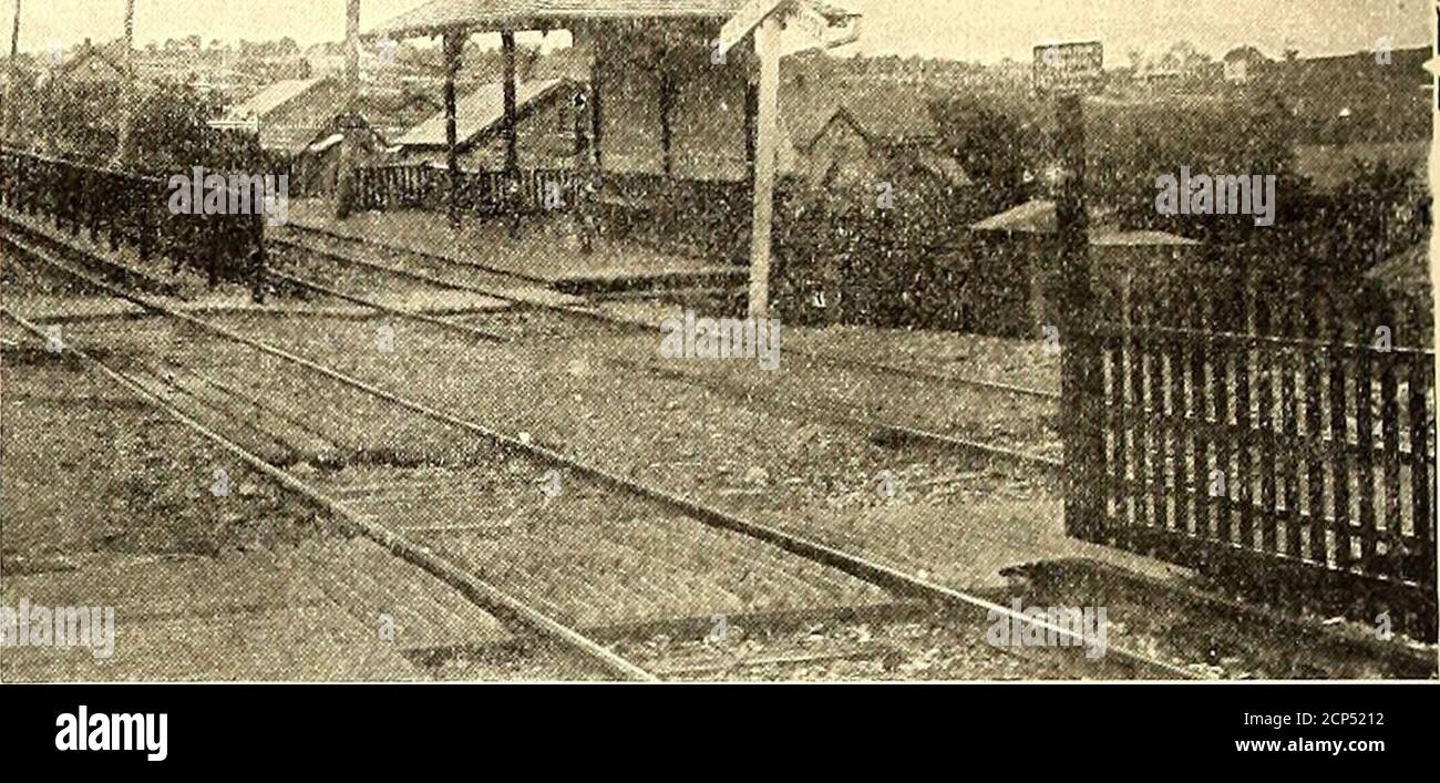 . Die Straßenbahn Zeitschrift . Service zwischen Easton und Nazareth etabliert, die Verringerung der Laufzeit zwischen den letztgenannten Punkten auf vierzig Minuten. CANONSBURG, PA. - die Washington & Canonsburg Electric Railway, die diese Städte verbindet, wurde am 7. September in Betrieb genommen. Autos fahren jede Stunde. Die Straße ist 7 Meilen lang und kostet ca. 600,000 Dollar. Es soll nach Ost-Canonsburg, etwa eine Meile östlich von seiner jetzigen Endstation, ex-tended werden. CHAMBERSBURG, PA. - der Stadtrat hat der Chambers-Burg & Gettysburg Electric Railway Company ein Franchise gewährt, um eine Linie auf der East Queen Street zwischen Main zu bauen Stockfoto