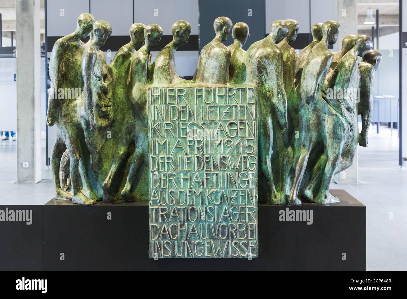 Bronze Dachau Todesmarsch Gedenkskulptur von Hubertus von Pilgrim im Museum im Nazi-Konzentrationslager Dachau in Oberbayern, Süddeutschland. Stockfoto