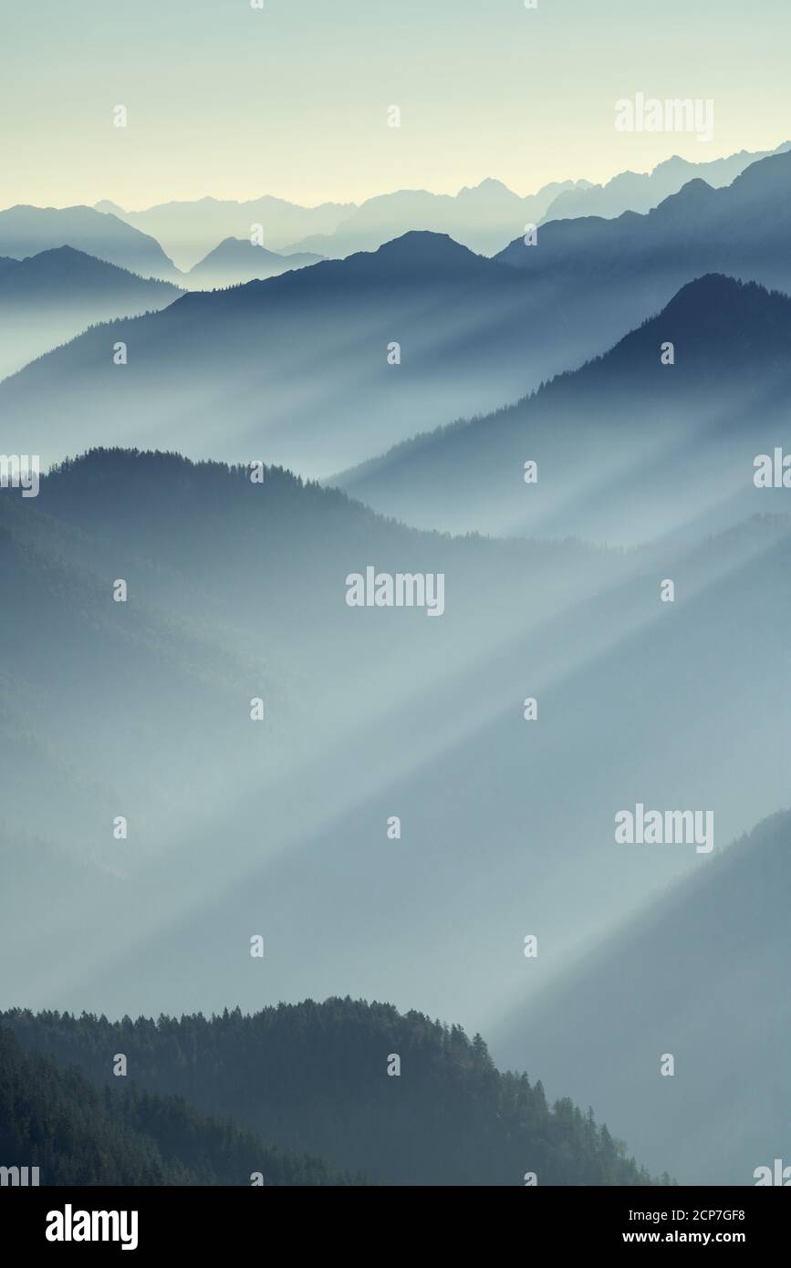 Blick vom Gipfel des Roßsteins (1698m), Tegernsee, Mangfallgebirge, Oberbayern, Bayern, Süddeutschland, Deutschland, Europa Stockfoto