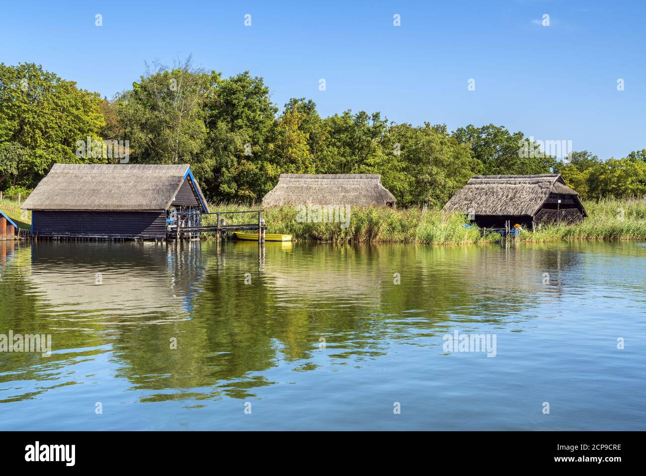 Bootshütten auf dem Prerower Strom in Prerow, Fischland-Darß-Zingst, Mecklenburg-Vorpommern, Deutschland, Europa Stockfoto