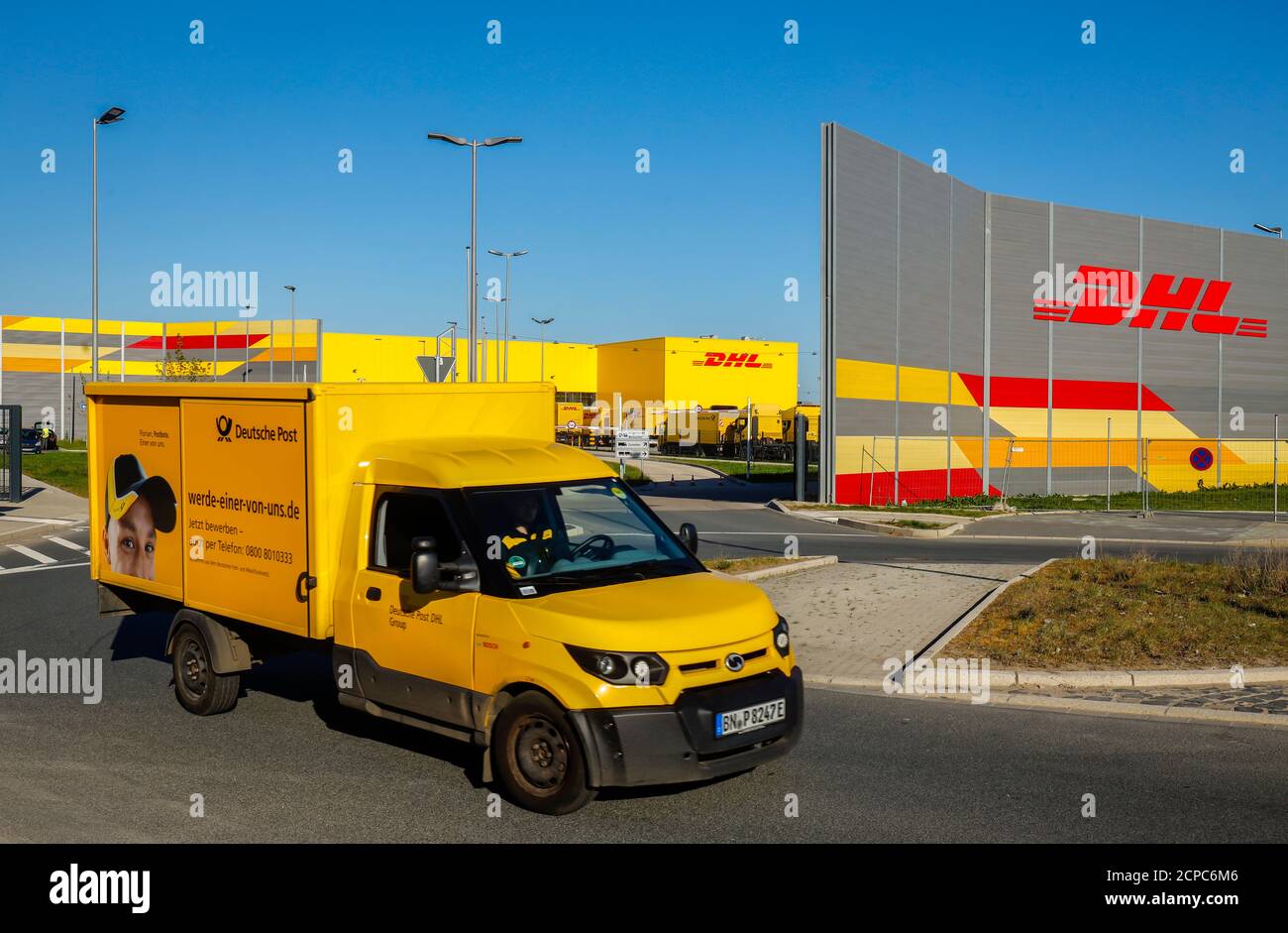 Bochum, Ruhrgebiet, Nordrhein-Westfalen, Deutschland - DHL Logistik Paketcenter, MARK 51, Umbau des ehemaligen Opel-Werks in Bochum Gelaendes. Stockfoto