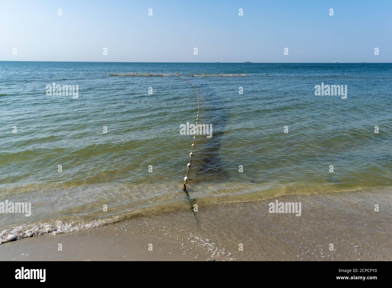 Oyster Farm am Meer auf einer ruhigen und sonnigen Sommertag Stockfoto