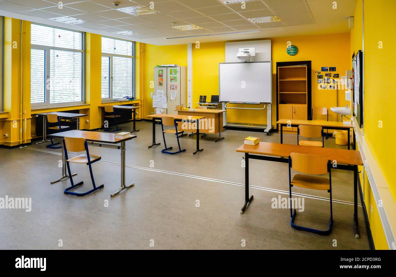 Klassenzimmer, Realschule Benzenberg anlässlich der Wiederaufnahme des Schulbetriebs, Corona Pandemie, Düsseldorf, Nordrhein-Westfalen, Deutschland Stockfoto