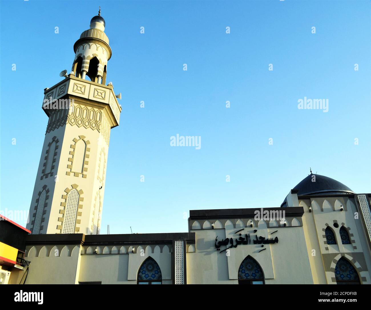 Außenansicht des Grand Masjid. Muscat, Oman - 24-09-2020 Stockfoto