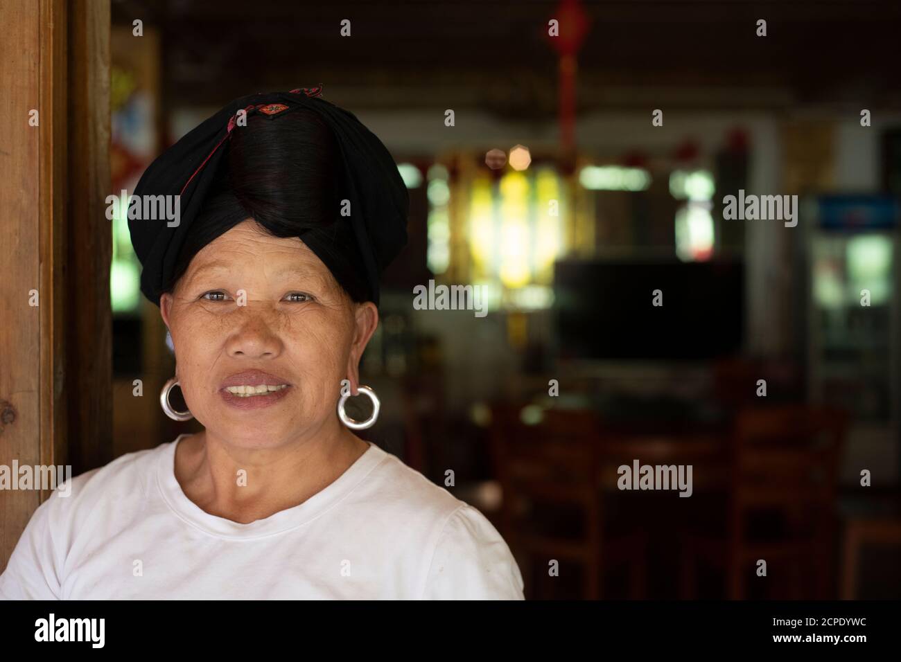 Eine Yao-Frau im Dorf Dazhai. Stockfoto