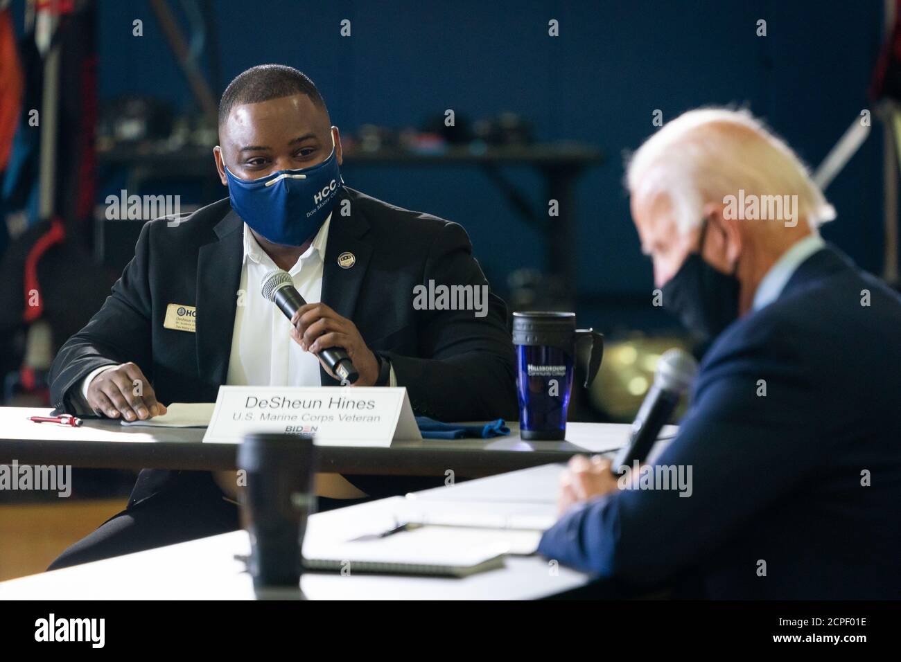 TAMPA, FL, USA - 15. September 2020 - US-Präsidentschaftskandidat der Demokraten Joe Biden besucht einen Runden Tisch mit US-Militärveteranen in Tampa, Florida, Stockfoto