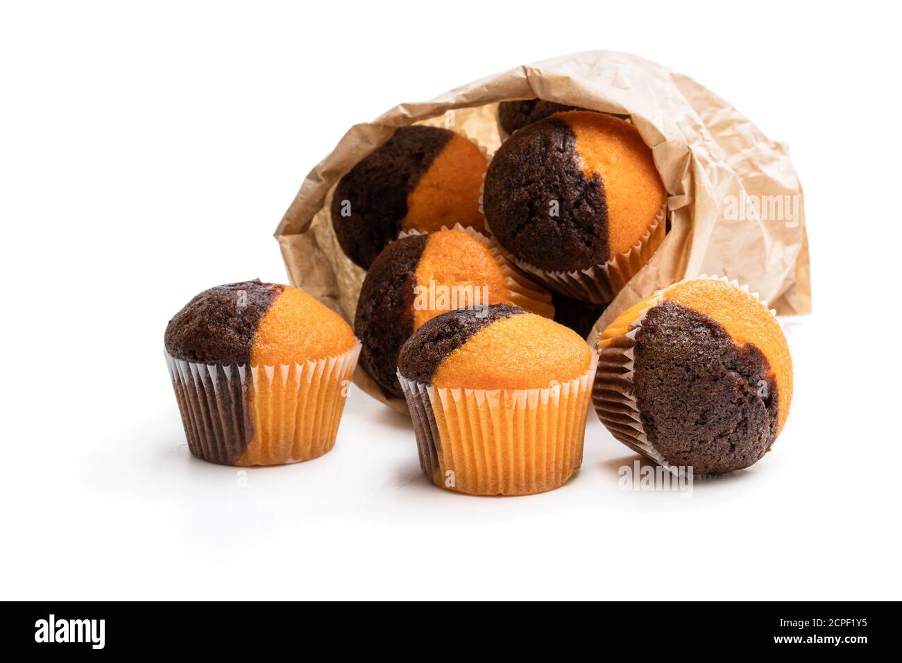 Frische Kürbis und Schokolade minimuffins mit Kürbis isoliert auf weißem Stockfoto