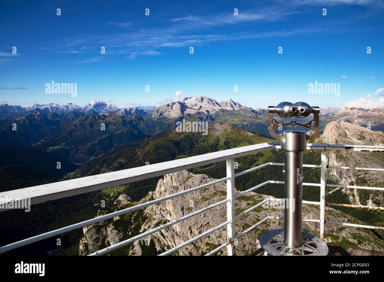 Landschaft der italienischen Alpen mit dem Marmolada-Berg von der Lagazuoi-Hütte Stockfoto