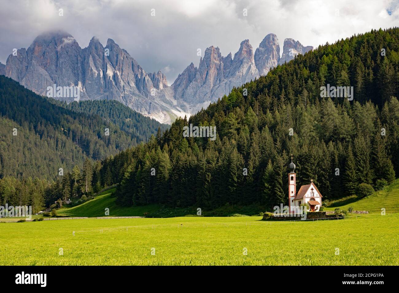 Kleine Kirche von San Giovanni in Ranui, Südtirol, Italien Stockfoto