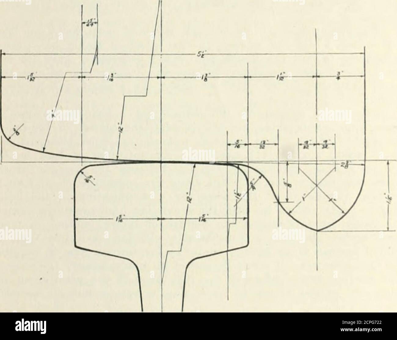 . Eisenbahnalter . über dieses Filet hinaus, mit einigen Beziehungen zur oberen Kante der Schiene so asto vermeiden extreme Konzentration der Last, aber die würde das Rad für eine kurze Zeit auf einem größeren Durchmesser Rollen erlauben, wäre amore wirksame mcan.s des Schutzes der Flansch als die bei der vorliegenden vorgesehen. Abschließend zu tlii.s Punkt Ich sage nicht, dass dies allein wäre ein Heilmittel für bestehende Schwierigkeiten, aber ich sage, dass es scheint REA-sonable für mich, zumindest, Dass Es wird dazu neigen, die schwierigsten zu mildern, was Wenn ich Recht in meinen Räumlichkeiten, dass es wünschenswert ist, Lasten auf der Lauffläche der dissi-pate Stockfoto