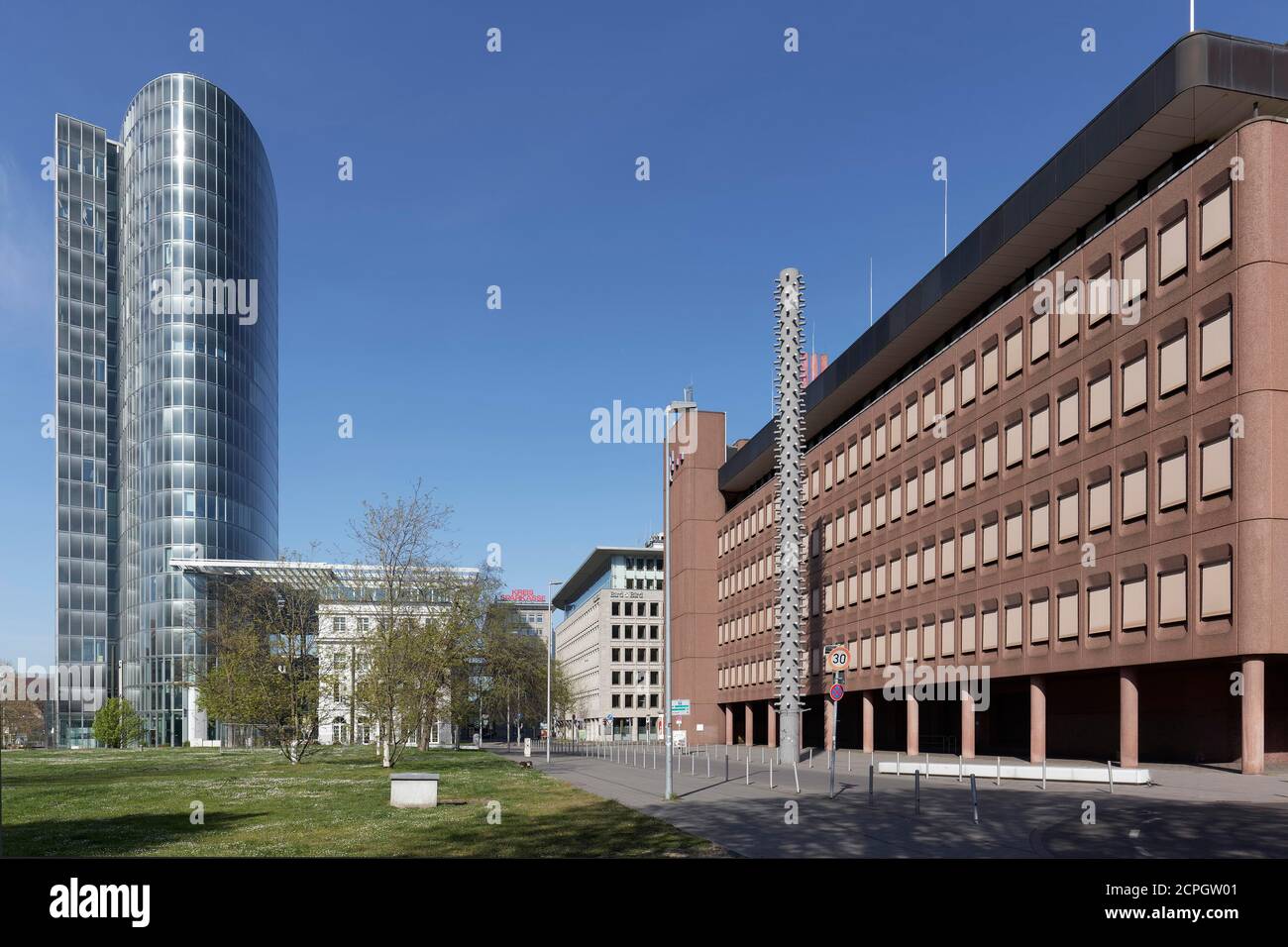 Graf-Adolf-Platz, Bürohochhaus GAP 15, Lichtsäule des Künstlers Georg Uecker, Uecker-Säule, Telekom-Gebäude, Düsseldorf, Nordrhein-West Stockfoto