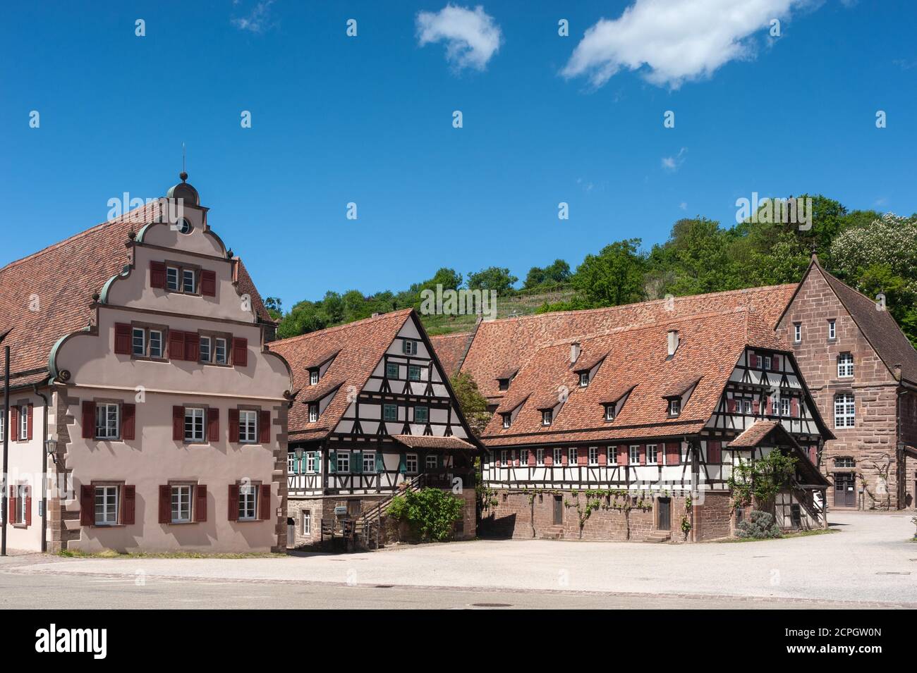 Klosterhof mit historischem Fachwerkensemble, Maulbronn, Kraichgau, Baden-Württemberg, Deutschland, Europa Stockfoto
