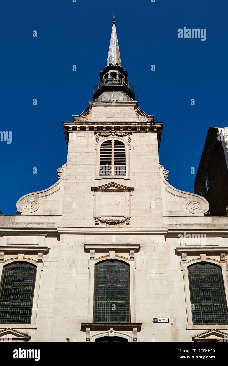 Das Äußere und der Turm der Barockkirche St. Martin in Ludgate, auf dem Ludgate Hill, in der City of London, Großbritannien Stockfoto