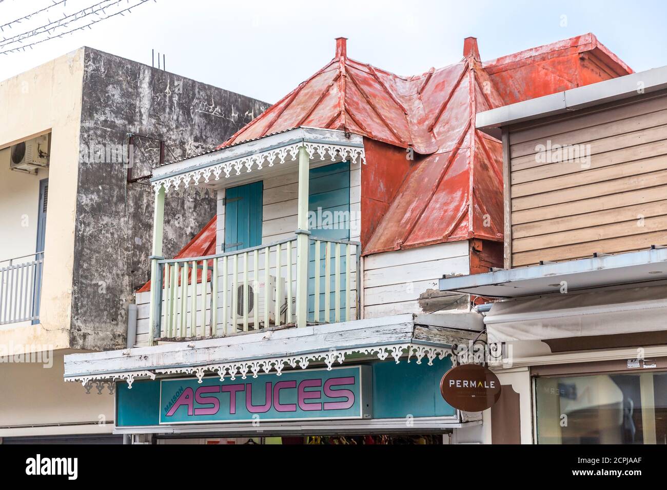 Typisches Haus mit Balkon im Kolonialstil, Saint-Denis, Réunion Island, französisches Überseedepartement, Indischer Ozean Stockfoto