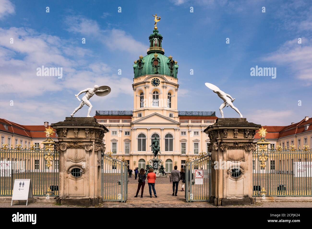 Der Eingang des Wohnpalastes in Charlottenburg in Berlin Stockfoto