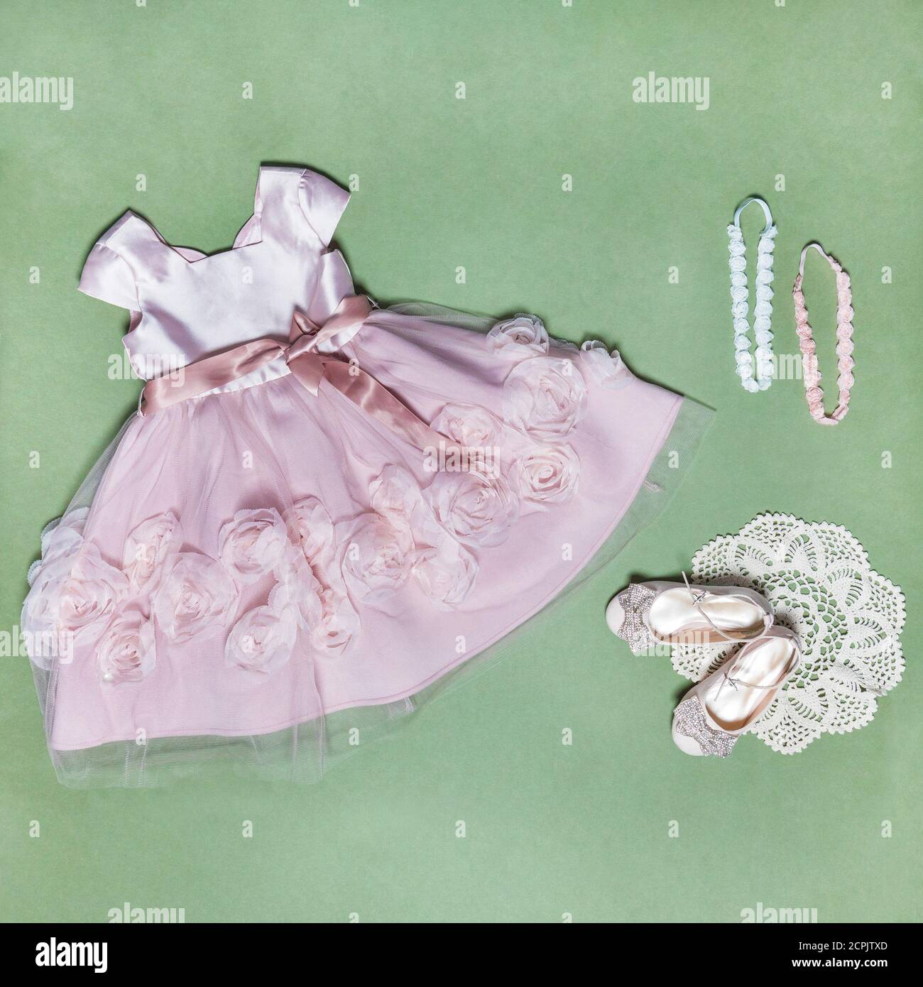 Sommer Baby Mädchen Spitzen Schichten Plaid Kleid, Kinder Prinzessin Geburtstag  Kleider Kleidung Draufsicht Stockfotografie - Alamy